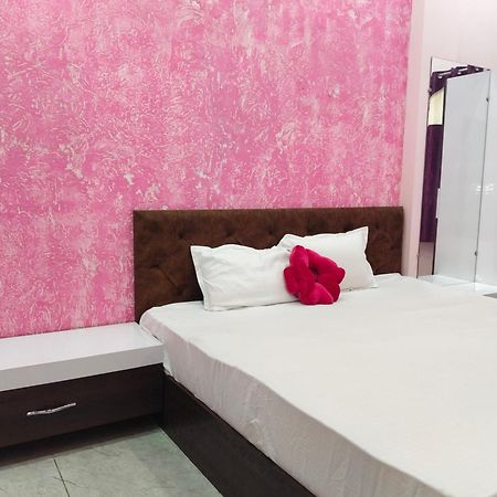 Anant Home Stay اوجاين الغرفة الصورة
